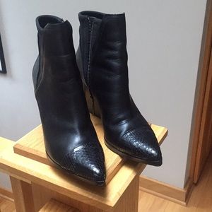 Donald J. Pliner Vaughn Leather Booties